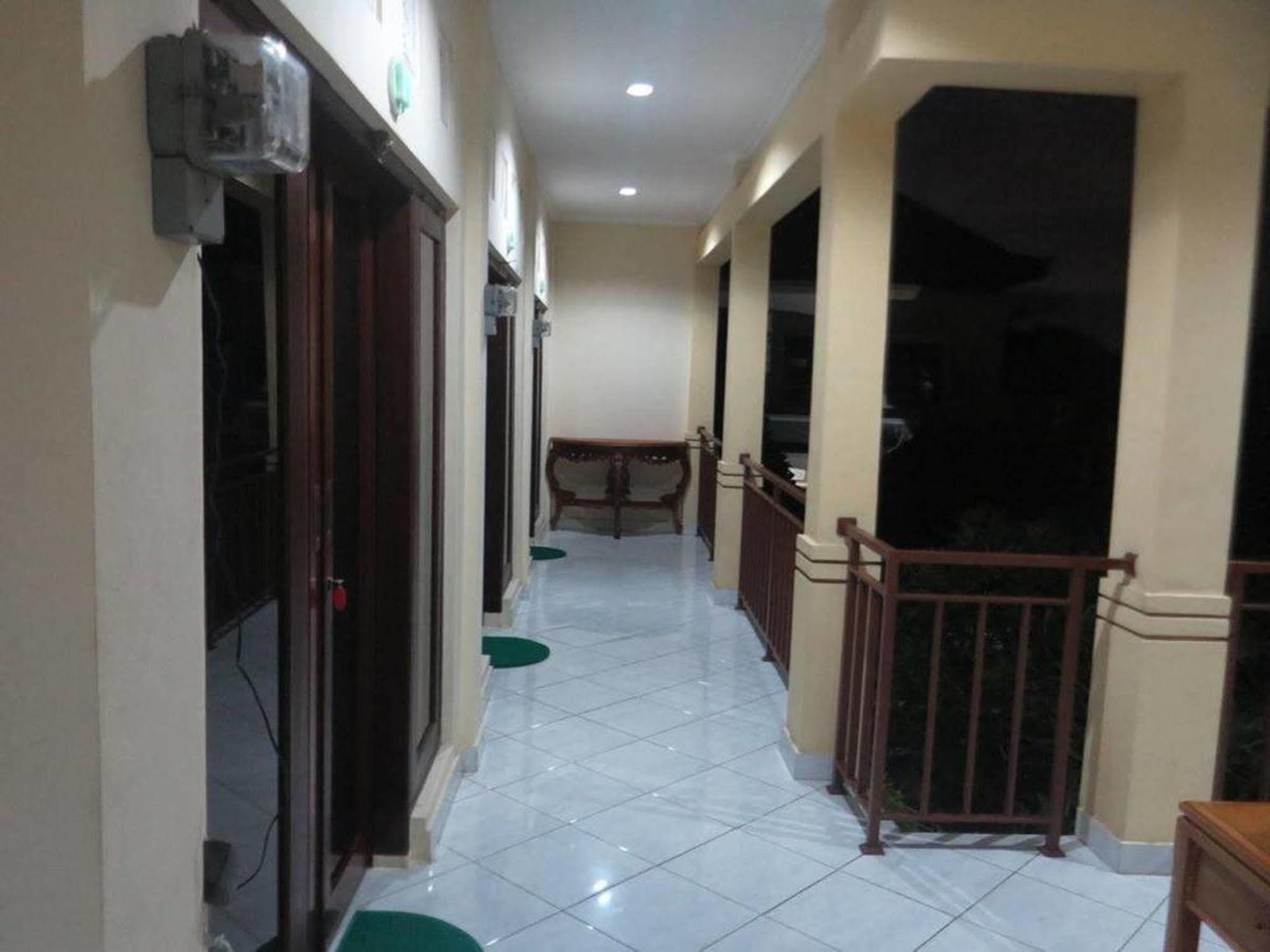 Sari Buana Bed & Breakfast Kuta  Luaran gambar
