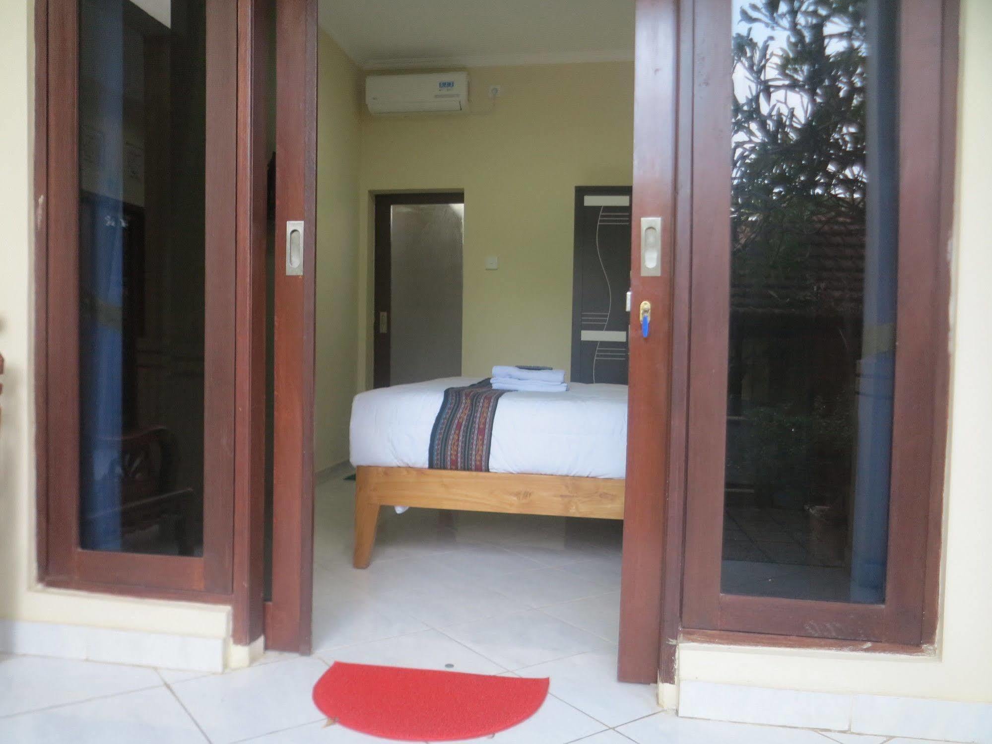Sari Buana Bed & Breakfast Kuta  Luaran gambar