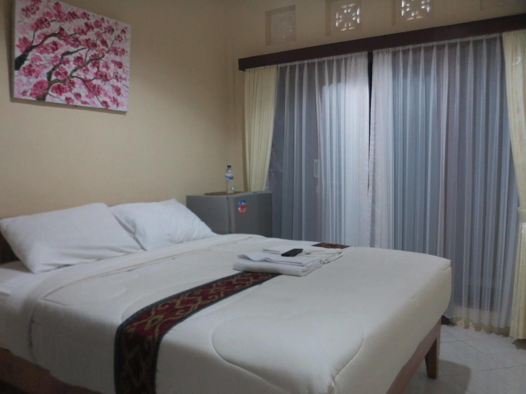 Sari Buana Bed & Breakfast Kuta  Luaran gambar